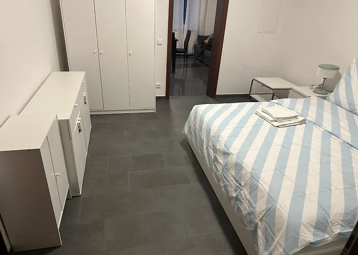 Lejlighed Helle Und Moderne 2 Zimmerwohnung In Moenchengladbach-zentrum
